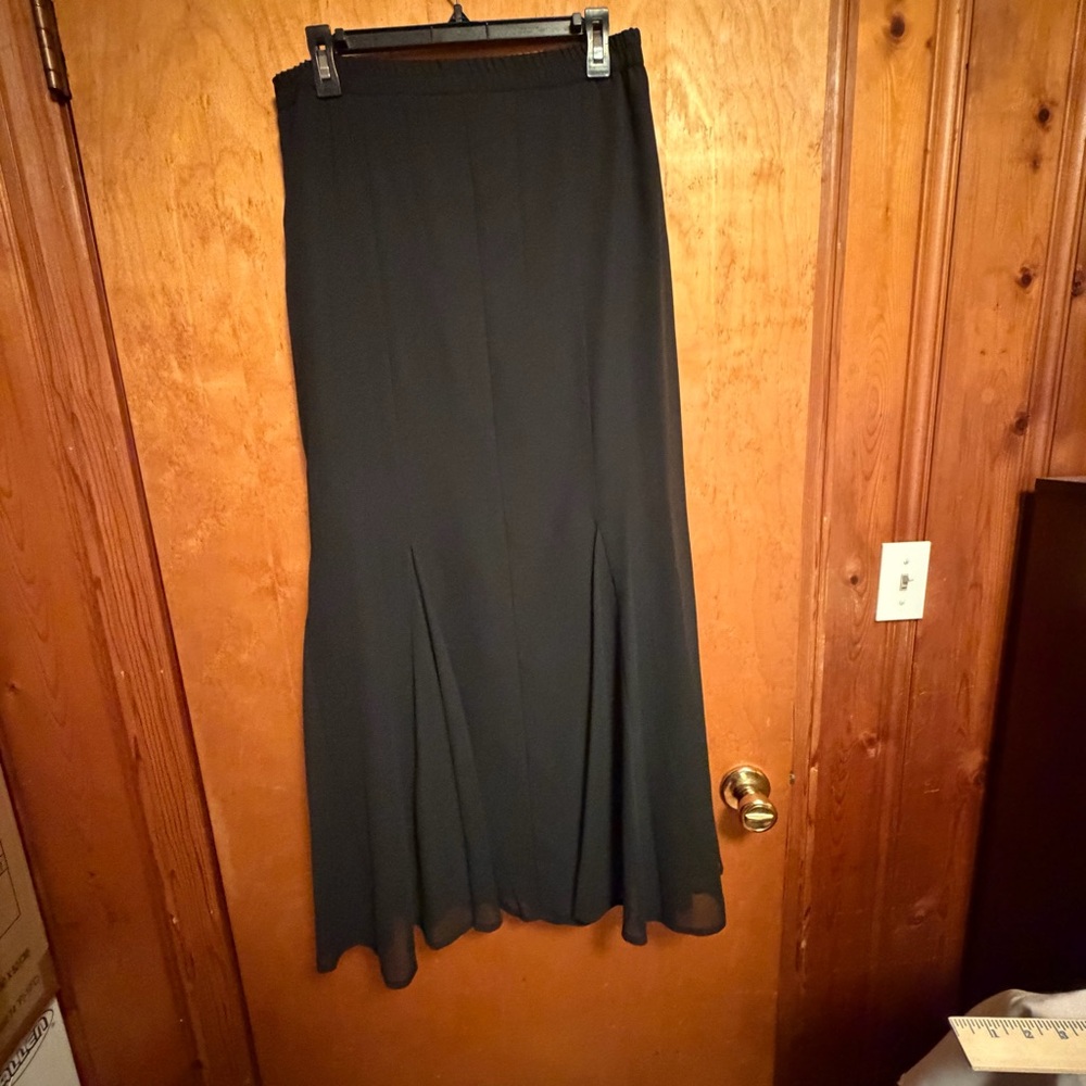 Flowing Black Maxi Skirt with Elastic Waist Vintage skirt - Picture 3 of 9